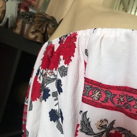 Gorgeous Off Shoulder White Dress w/ Red Flowers - Picture 5 of 8